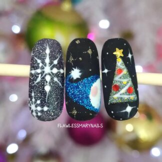 Set de uñas press-on navideñas en tonos oscuros